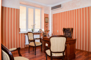 Нотаріальна контора у центрі міста